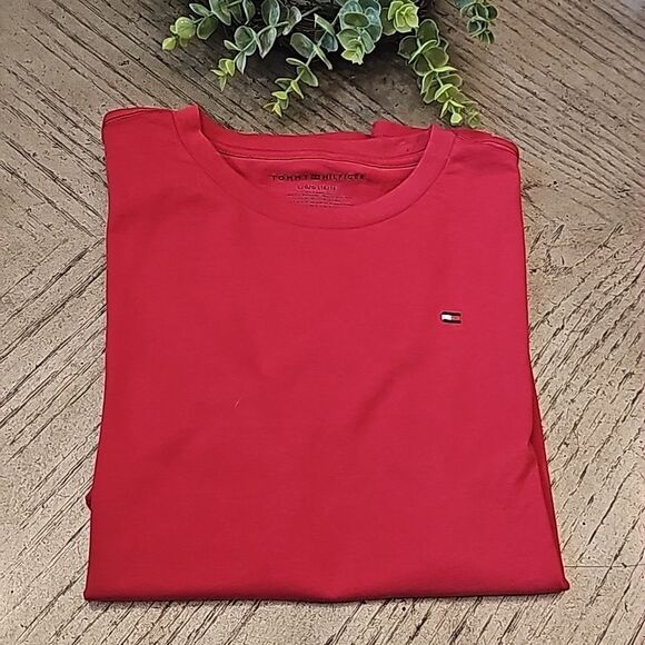 Red Tommy Hilfiger t shirt size L 16/18 never worn - Picture 1 of 9